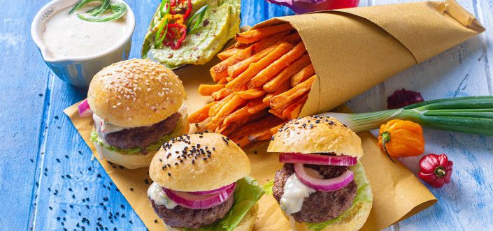 Mini burgeri s AVIKO Sweet potato fries krumpirićima