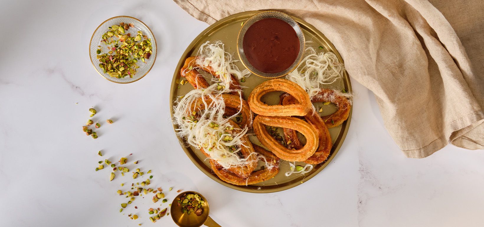 AVIKO Churros sa tamnom čokoladom, halvom i pistaćima