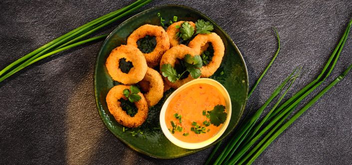 AVIKO kolutici luka (Onion Rings) sa harissa majonezom