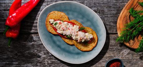 AVIKO potato pancakes sa grilovanim punjenim crvenim paprikama sa fetom i krem sosom