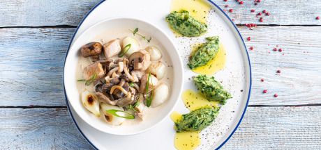 Pileći gulaš sa pečurkama i vlašcem poslužen sa AVIKO  Purée sa svežim spanaćem