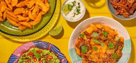 AVIKO Pati Parts sa pečurkama pečenim sa sirom , posluženi sa avokadom i kiselom pavlakom