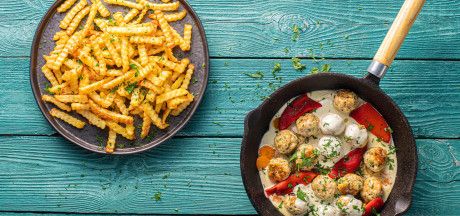 Bele ćufte dinstane u sosu od sira sa paprikom, belim lukom i AVIKO  Super Crunch Zig Zag